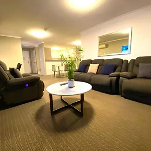  Apartment 2 Bed 2 Bath In Braddon, - Pool, Gym And Free Parking Australia